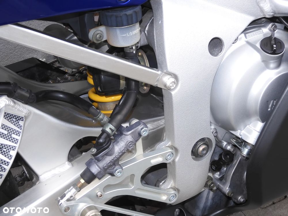 Yamaha R6 - 12