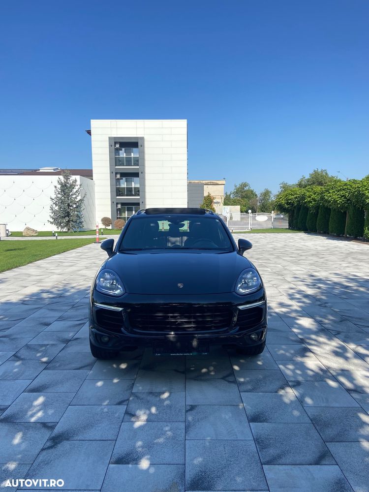 Porsche Cayenne - 1