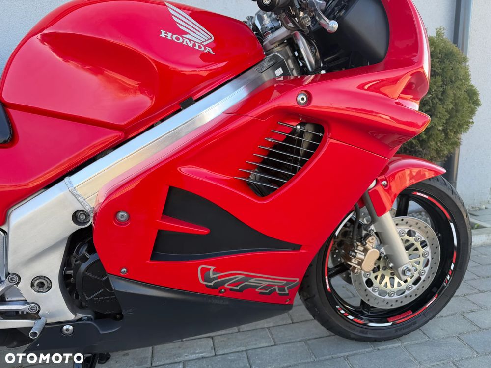 Honda VFR - 23