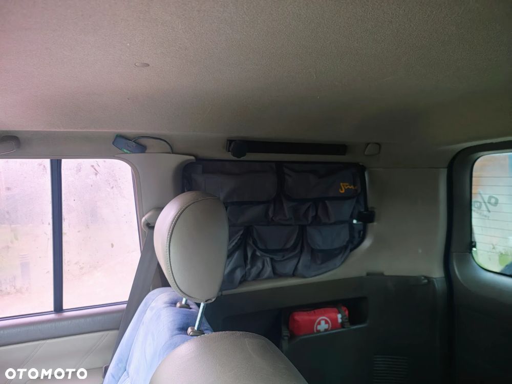 Toyota Land Cruiser - 7