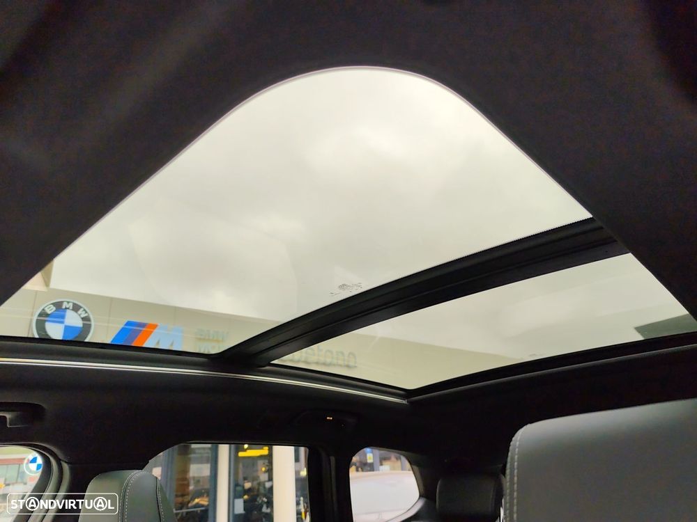 BMW iX1 eDrive20 Pack Desportivo M - 16