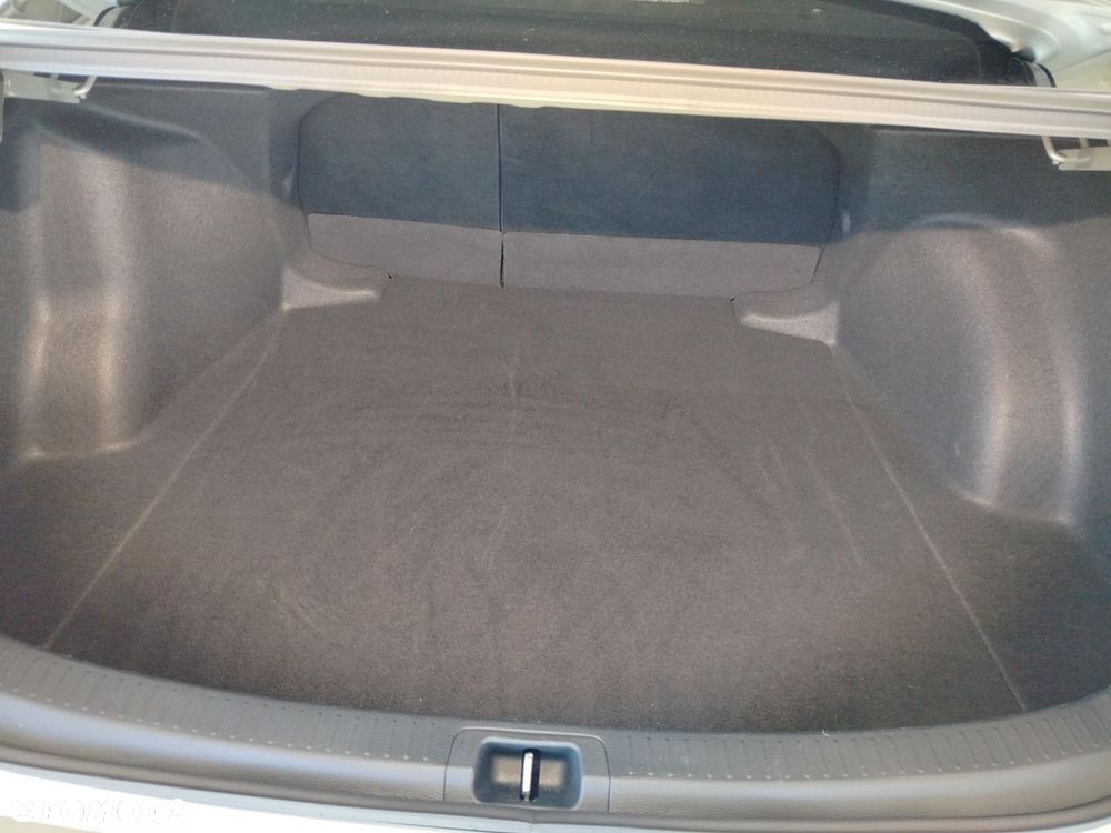 Toyota Corolla 1.8 Hybrid Style - 22