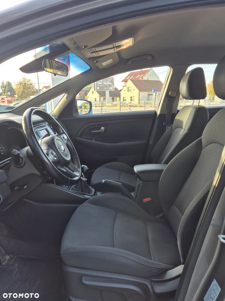 Kia Carens 1.6 GDI Business Line EU6 - 9