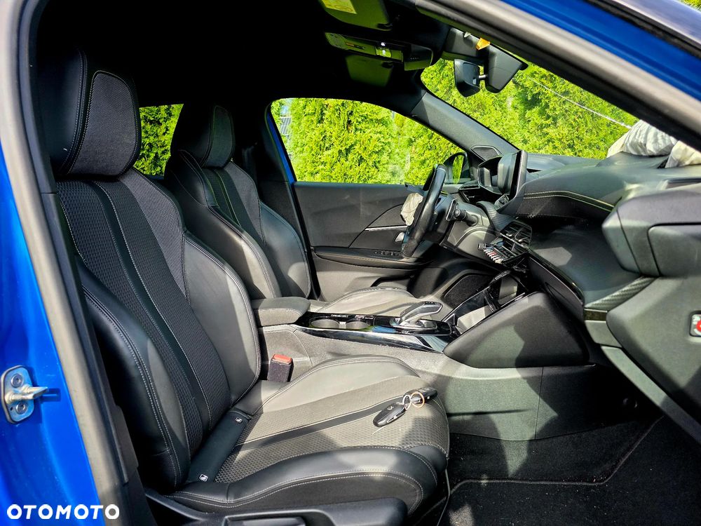 Peugeot 2008 PureTech 130 EAT8 GT - 13