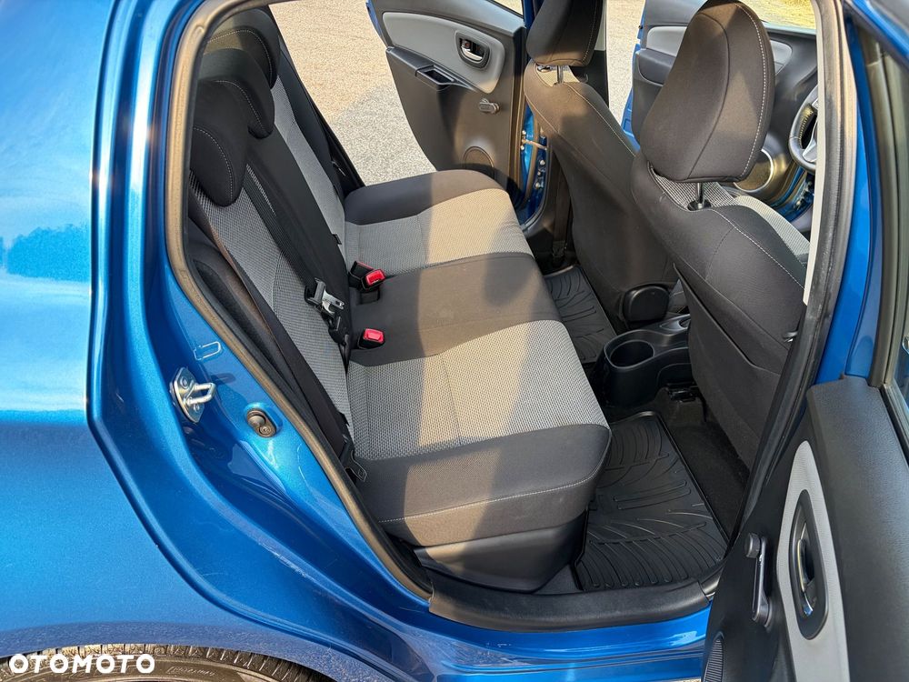 Toyota Yaris Hybrid 100 Sol - 13