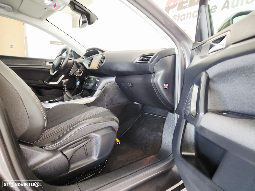 Peugeot 308 SW BlueHDi 130 Allure - 29