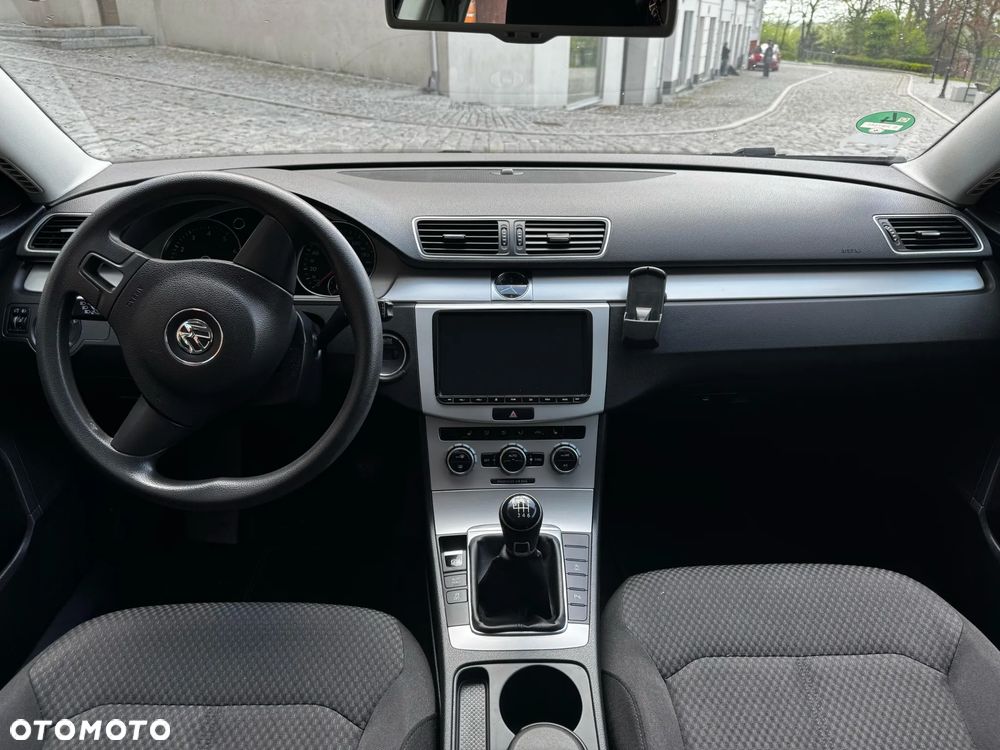 Volkswagen Passat - 15