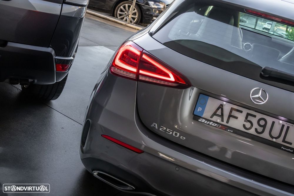 Mercedes-Benz A 250 e AMG Line - 8