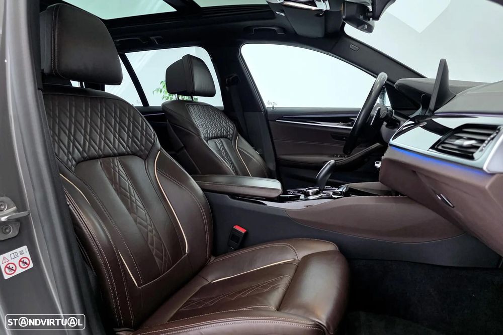 BMW 530 e Pack Desportivo M - 24