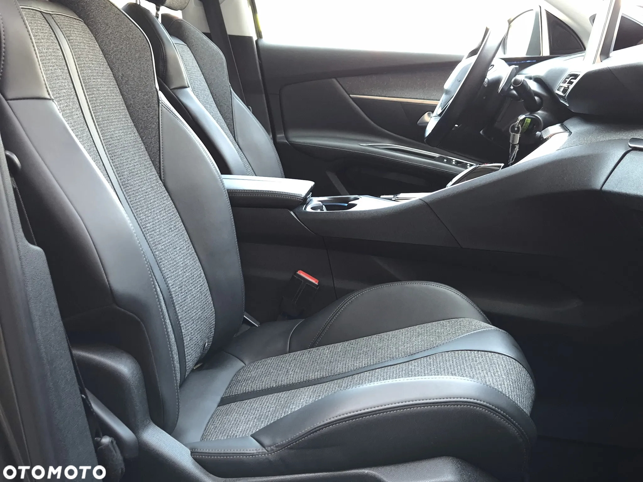 Peugeot 3008 1.6 PureTech GPF Allure S&S EAT8 - 29