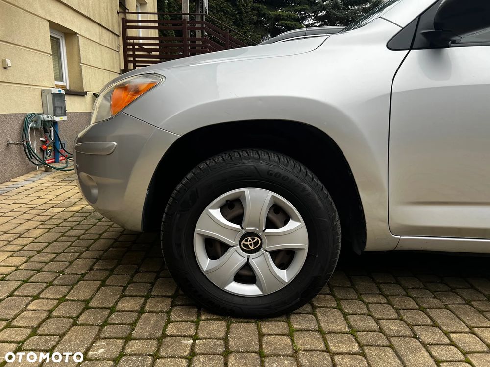Toyota RAV4 - 10