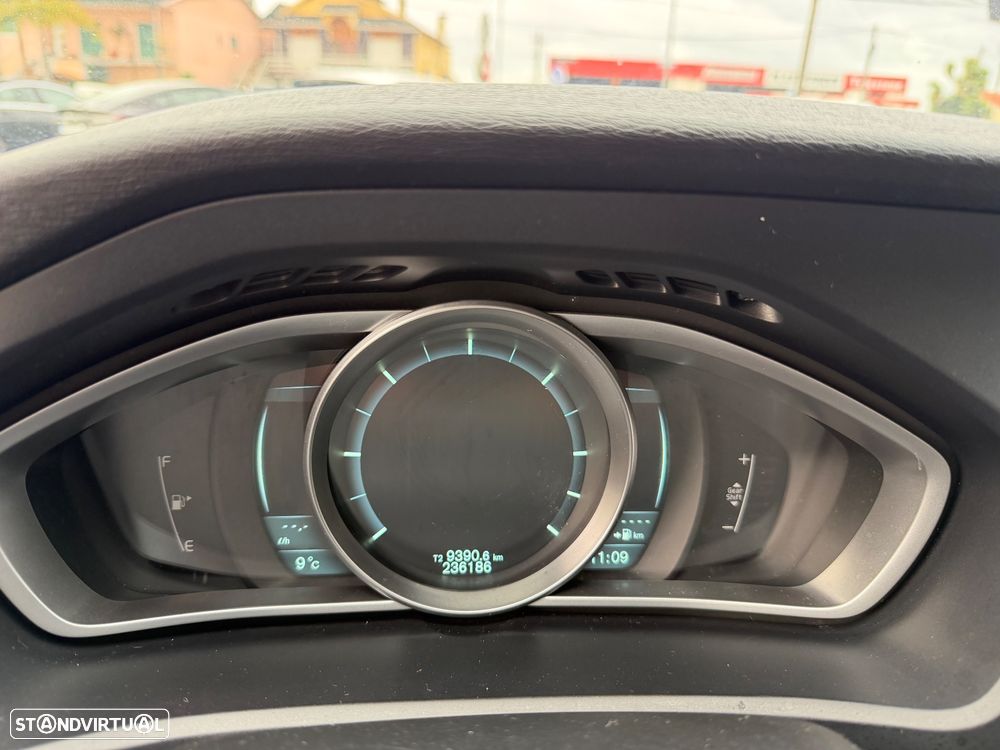 Volvo V40 D2 R Design - 10