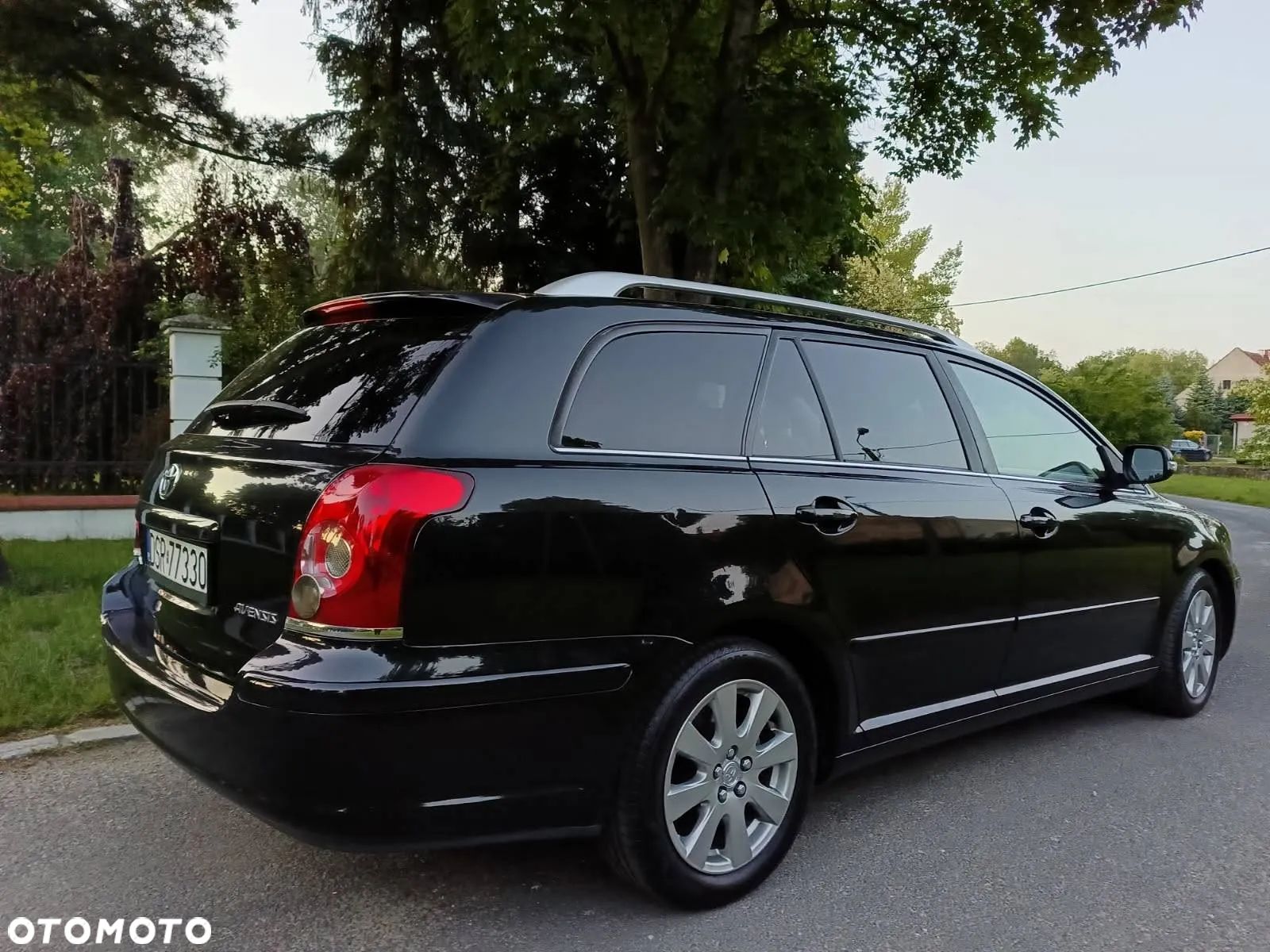 Toyota Avensis 1.8 VVT-i Combi Sol - 1