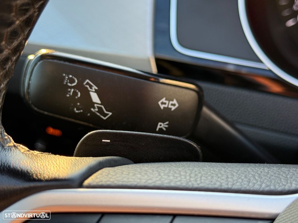 VW Passat Variant 2.0 TDi Business DSG - 33