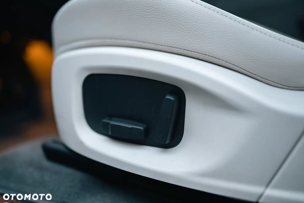 Jaguar E-Pace 2.0 i4P AWD R-Dynamic - 26