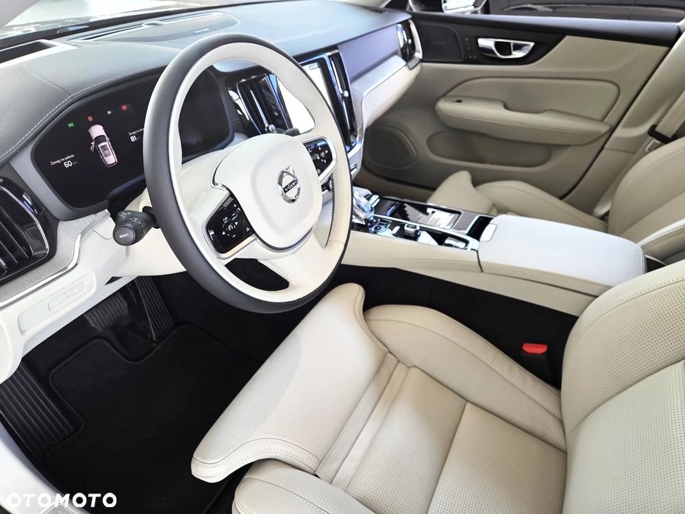 Volvo V60 T8 AWD Plug-In Hybrid Ultra Dark - 8