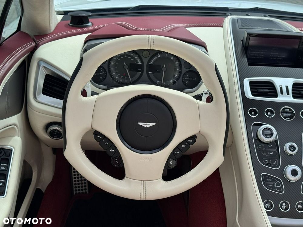 Aston Martin Vanquish - 24