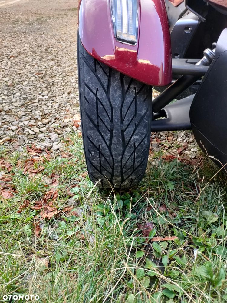 Can-Am Spyder - 16