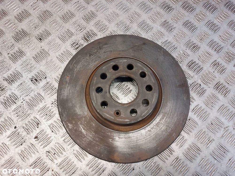 TARCZE HAMULCOWE PRZÓD + KLOCKI + ZACISKI VOLKSWAGEN PASSAT B6 - 2