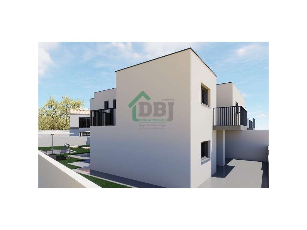 Moradias Bifamiliar com Piscina! - Grande imagem: 2/13