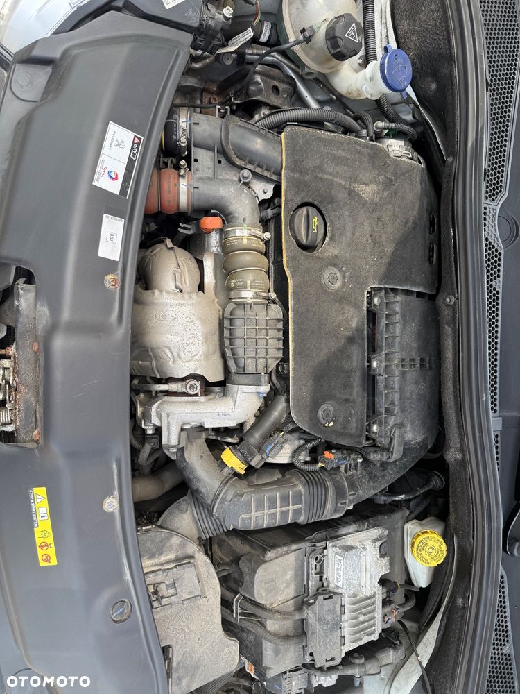 Peugeot 208 - 24