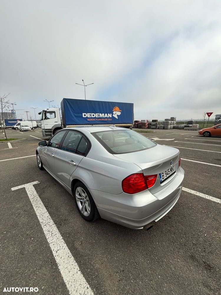 BMW Seria 3 318i Aut. - 14
