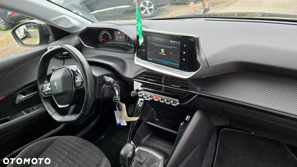 Peugeot 208 - 17