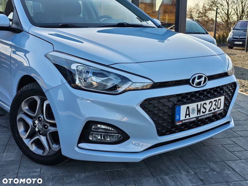 Hyundai i20 blue 1.2 Trend - 21