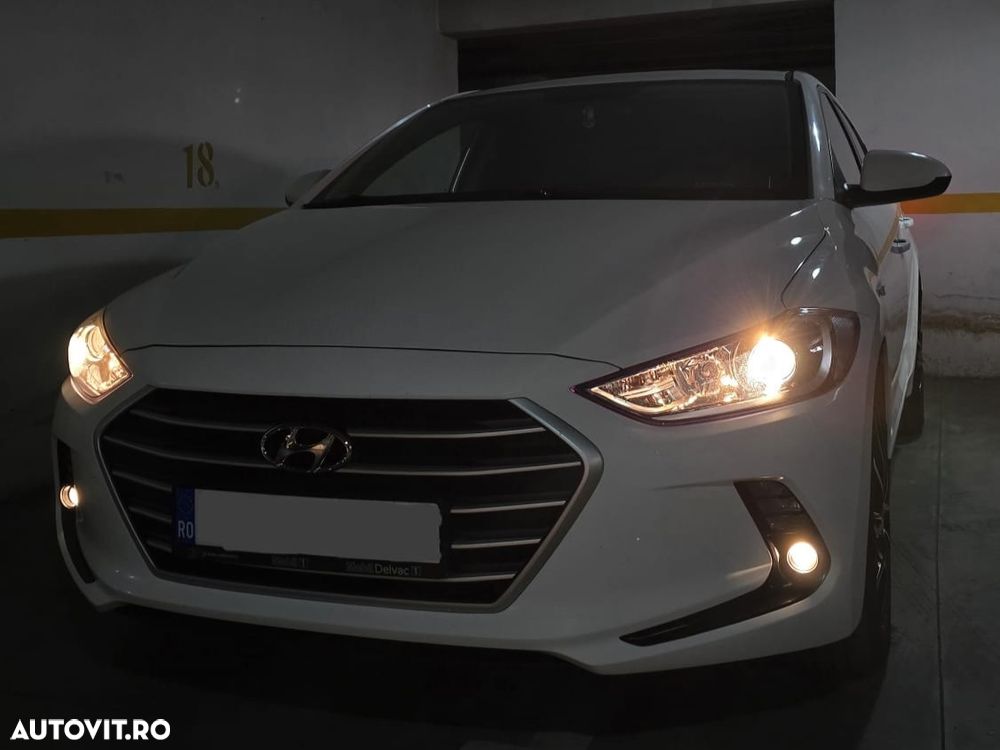 Hyundai Elantra 1.6 CRDI Comfort - 18