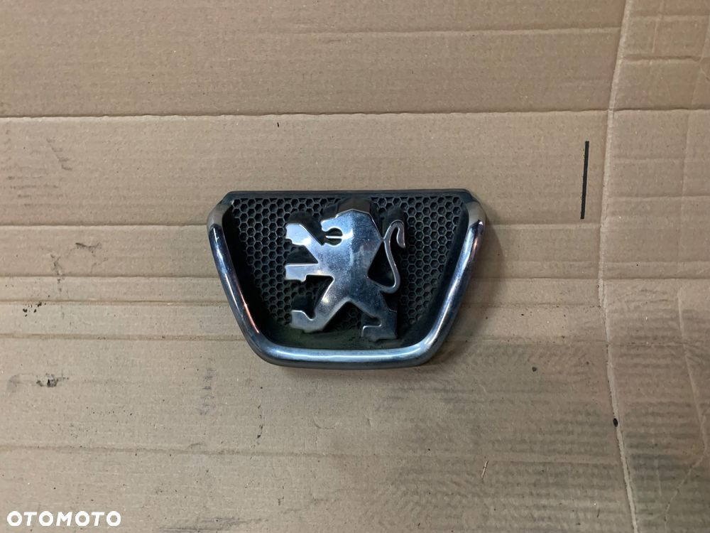 9628685677 emblemat znaczek grilla peugeot 206