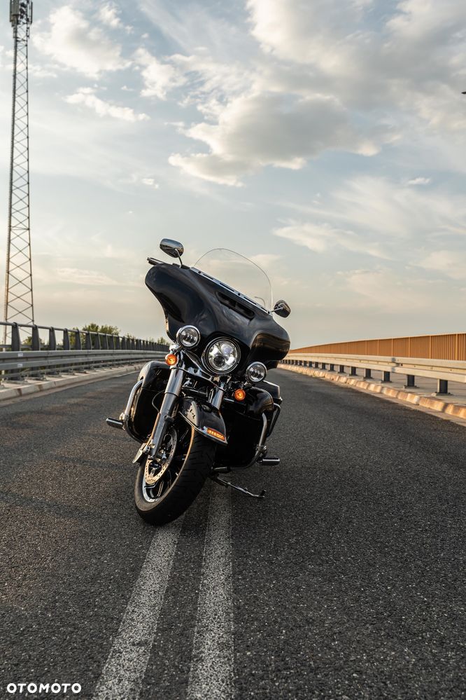 Harley-Davidson FLHT Electra Glide Standard - 13