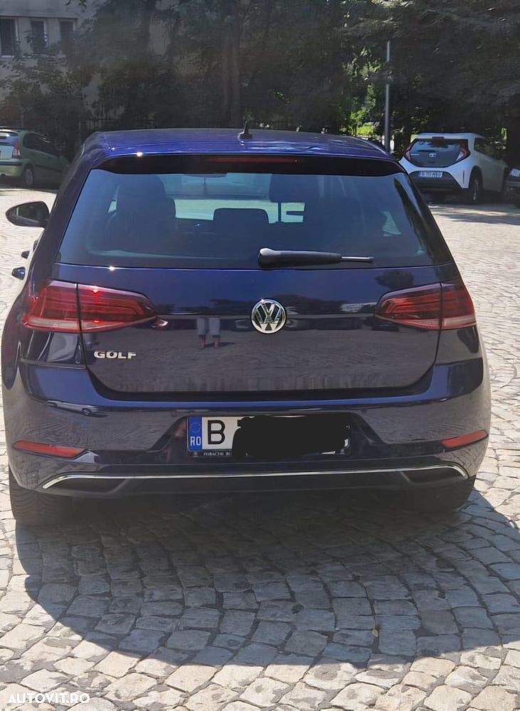 Volkswagen Golf - 6