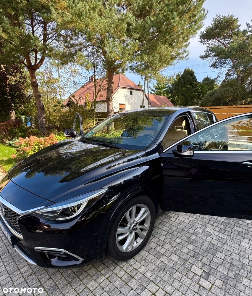 Infiniti Q30 - 3