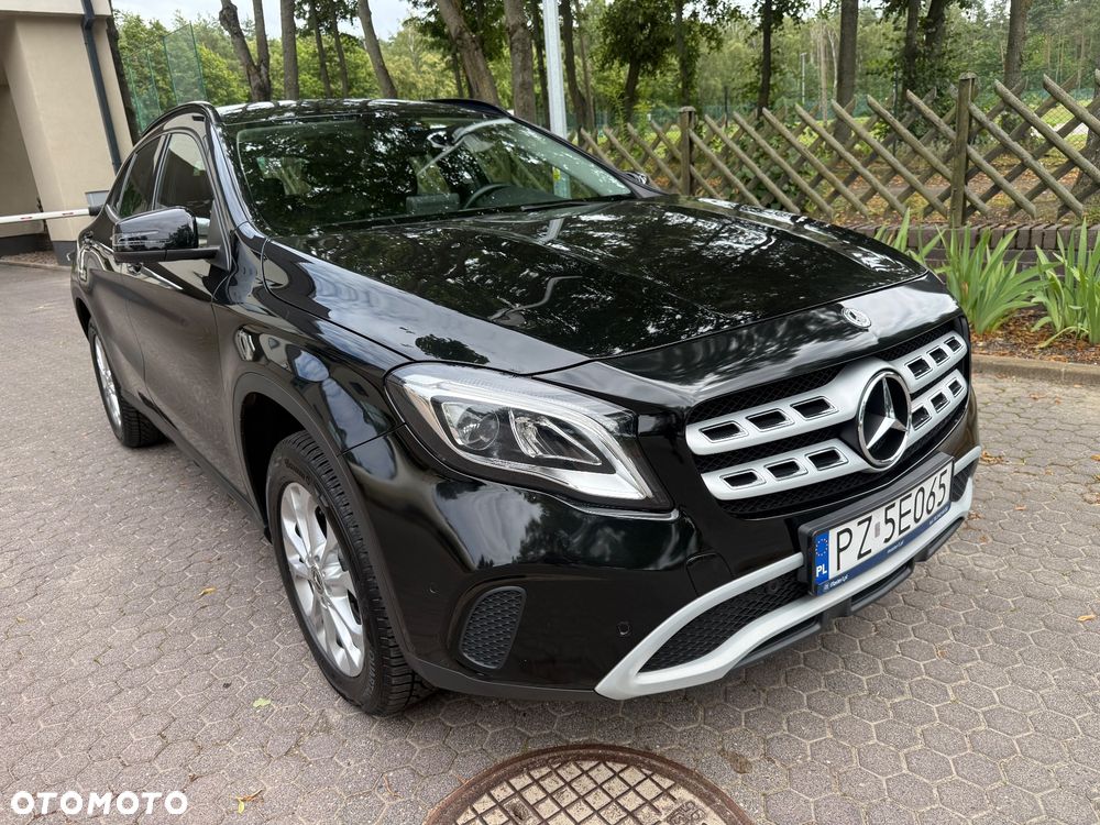 Mercedes-Benz GLA 180 7G-DCT - 16