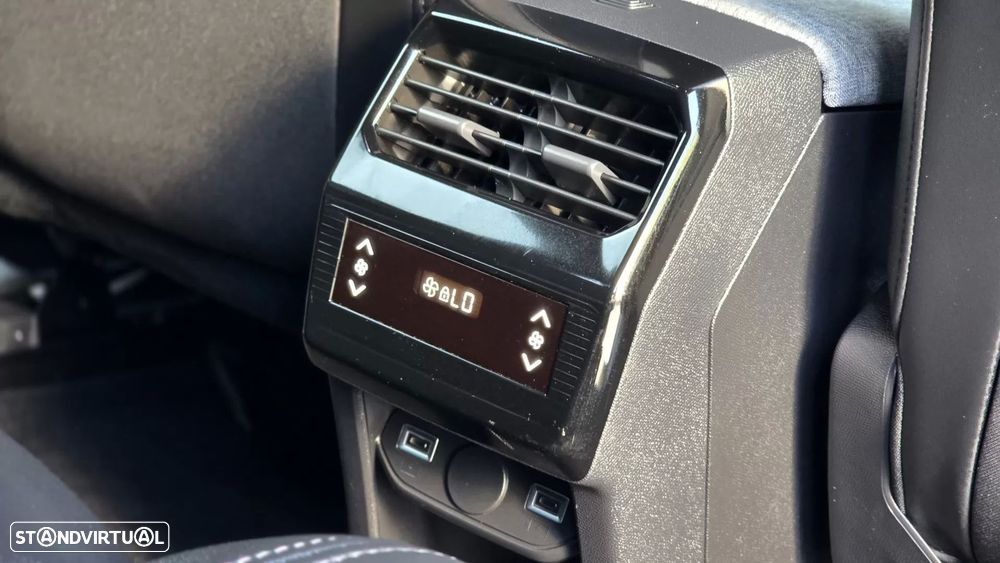 Peugeot 5008 1.2 Hybrid Allure e-DCS6 - 28