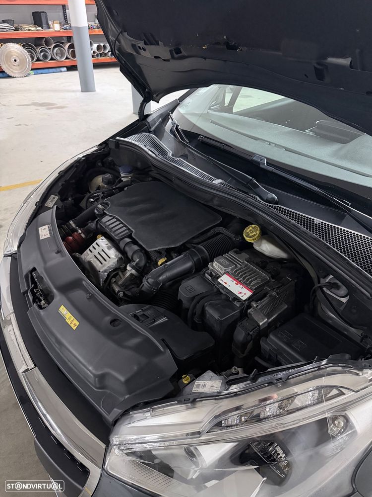 Peugeot 208 - 14