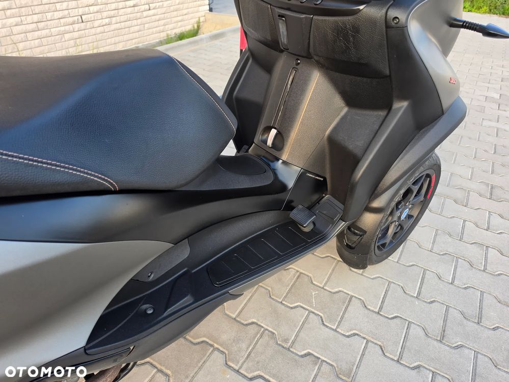 Piaggio MP-3 - 12