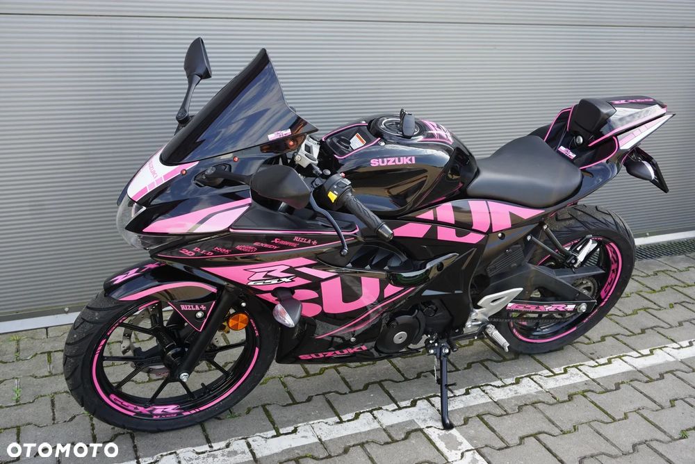 Suzuki GSX - 23