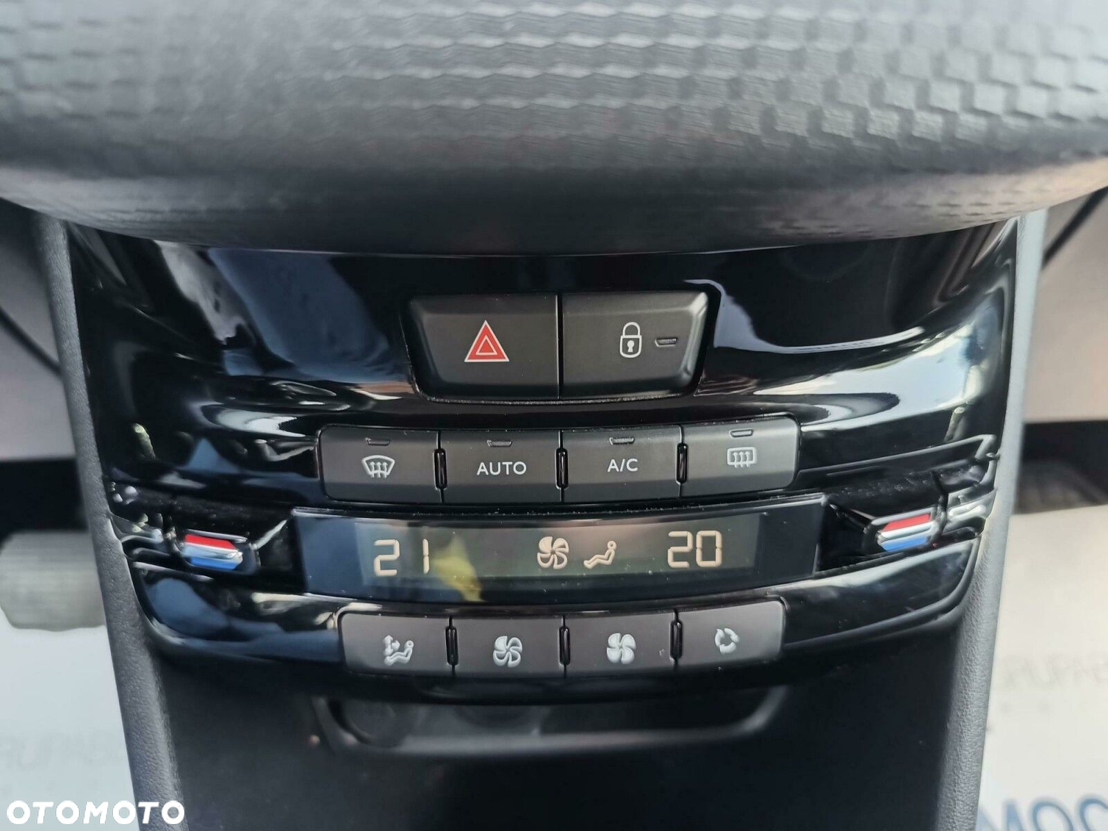 Peugeot 208 1.2 PureTech Allure S&S EAT6 - 23