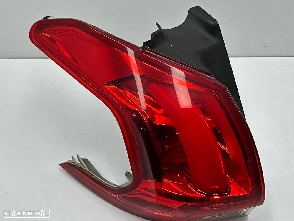 Farolim Direito / Esquerdo - Peugeot 2008 I (2014) - 9