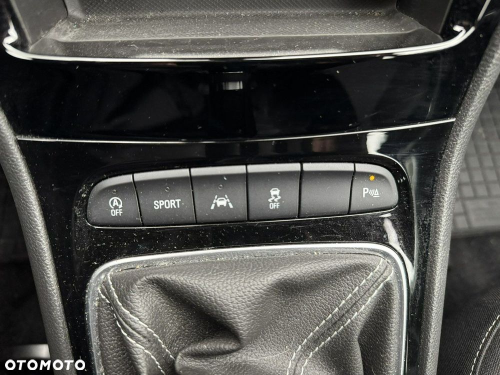 Opel Astra 1.4 T Dynamic S&S - 22