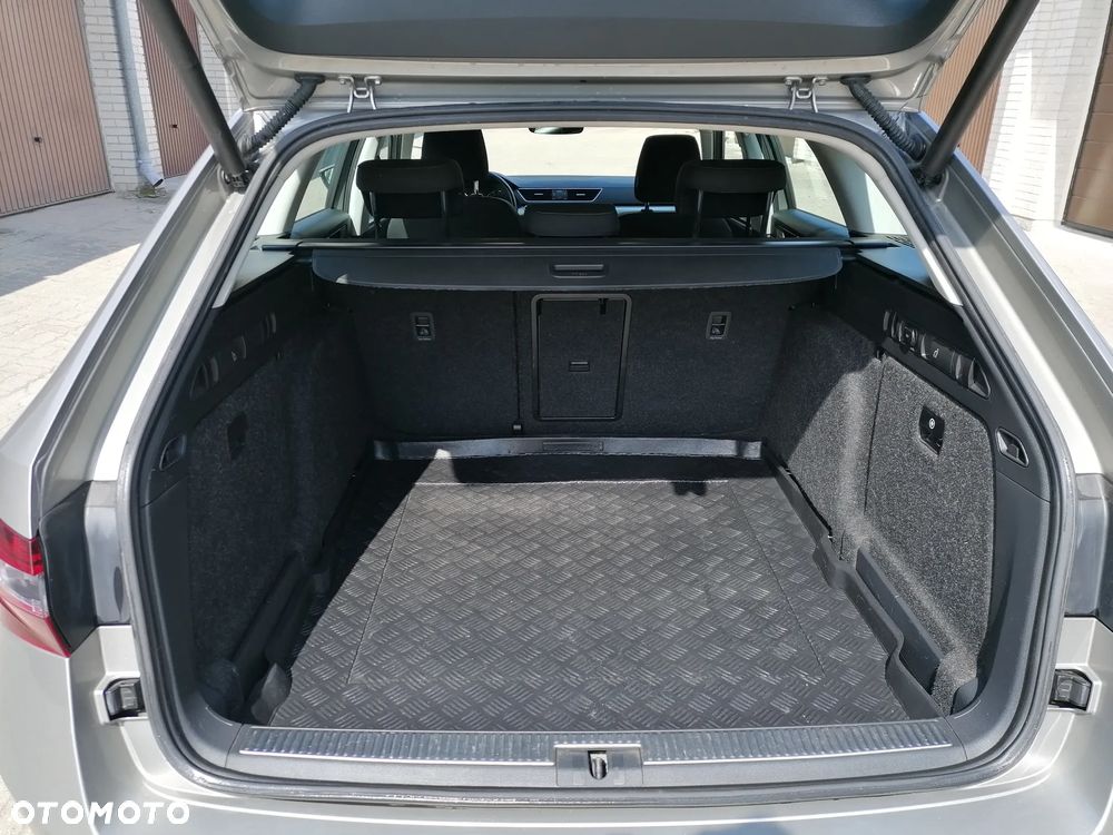 Skoda Superb 2.0 TDI Ambition - 25