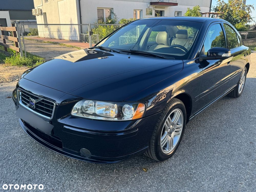 Volvo S60 2.4D Momentum - 1