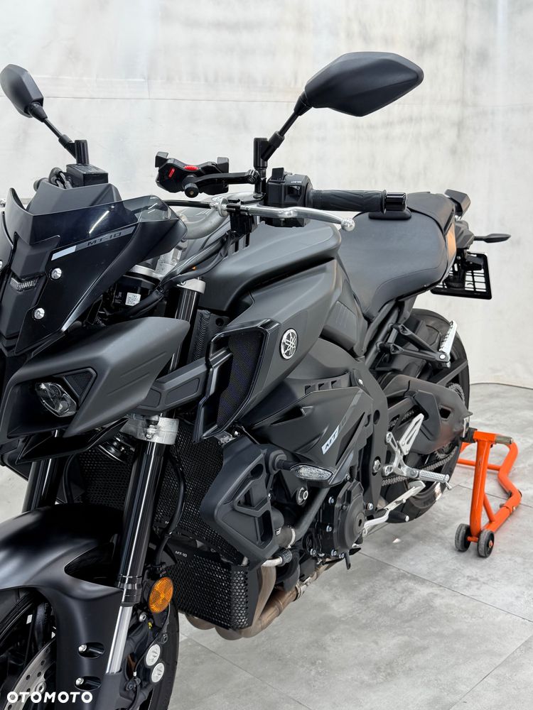 Yamaha MT - 19