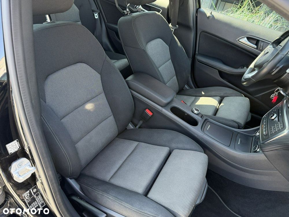 Mercedes-Benz GLA 200 7G-DCT Style - 26