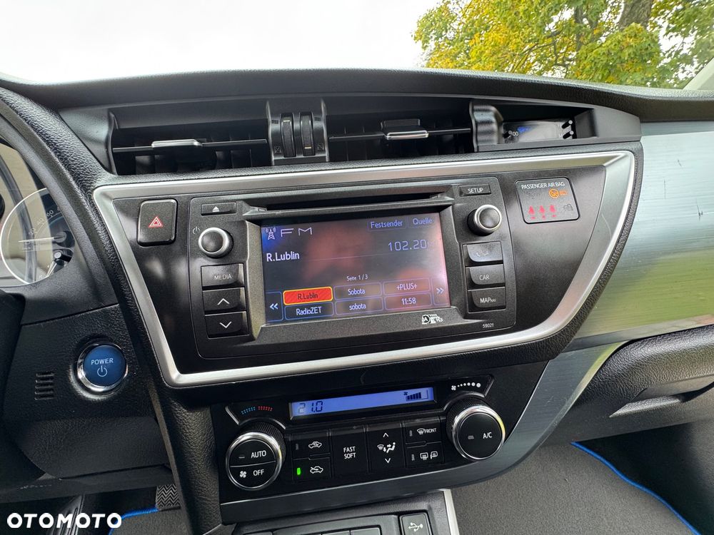 Toyota Auris 1.8 HSD Luna - 22