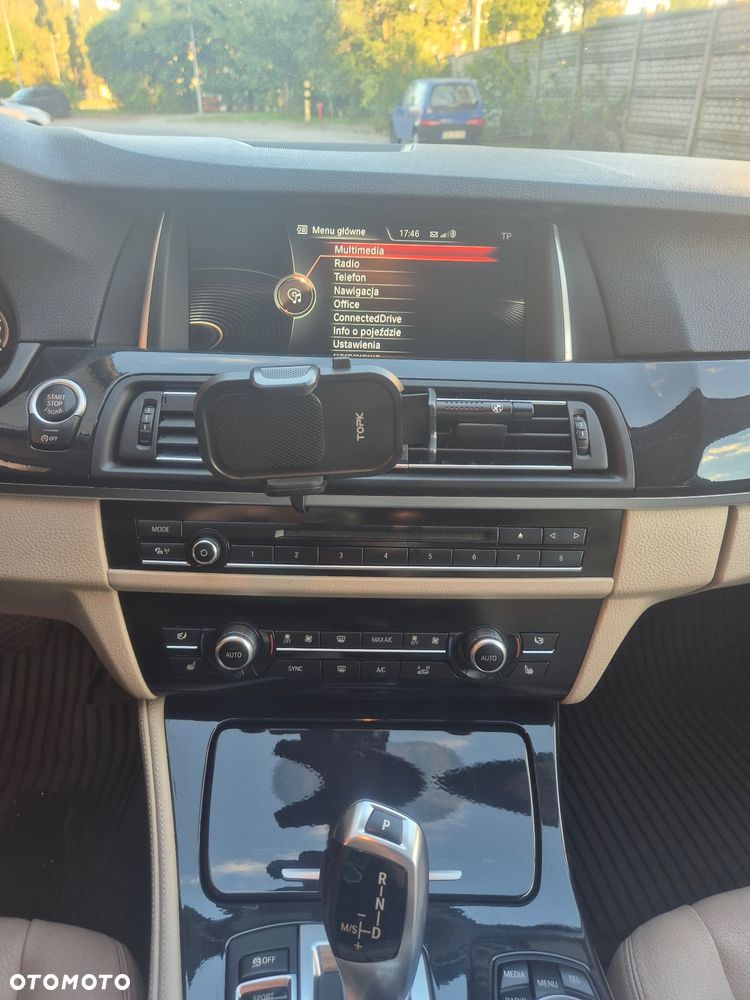 BMW Seria 5 520d xDrive - 12