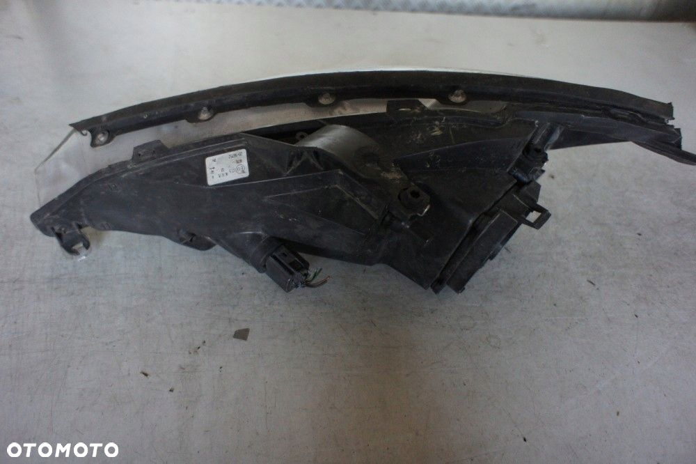 FORD FOCUS MK1 LAMPA PRAWY PRZÓD - 4