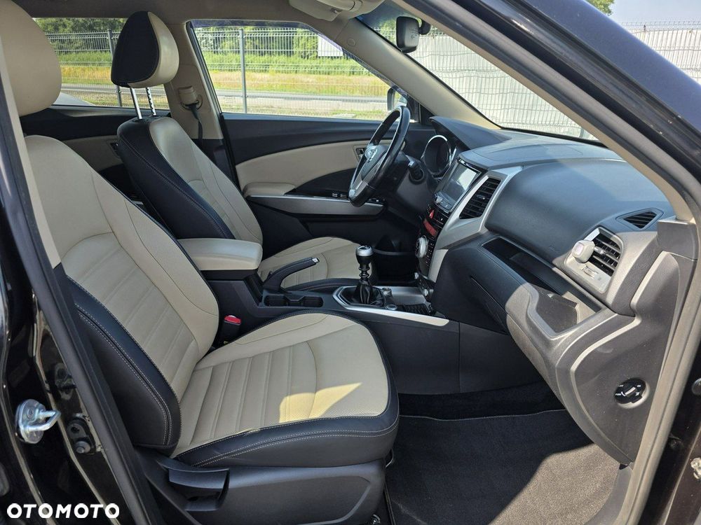 SsangYong/KGM Tivoli 1.6 D Crystal Base - 16