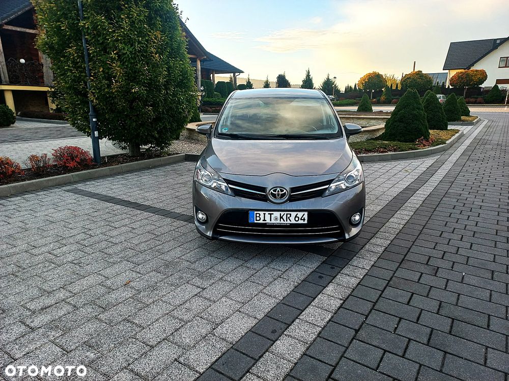 Toyota Verso 2013 photo 2